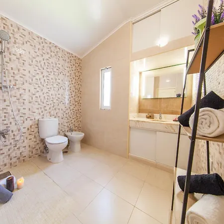 Villa In Albufeira Near Praia D'Oura Beach Albufeira