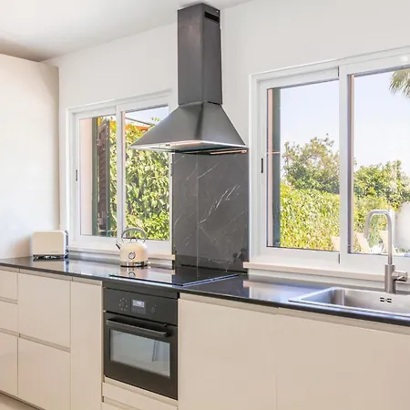 Villa In Albufeira Near Praia D'Oura Beach Villa *