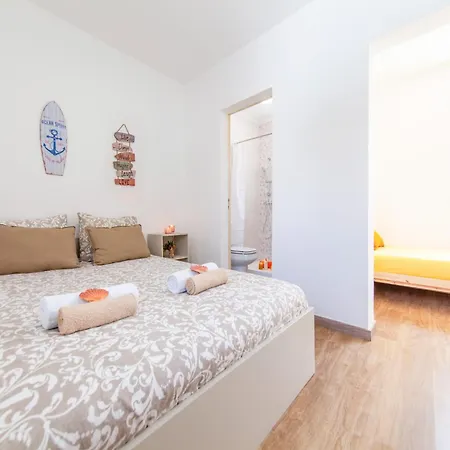 Villa In Albufeira Near Praia D'Oura Beach *