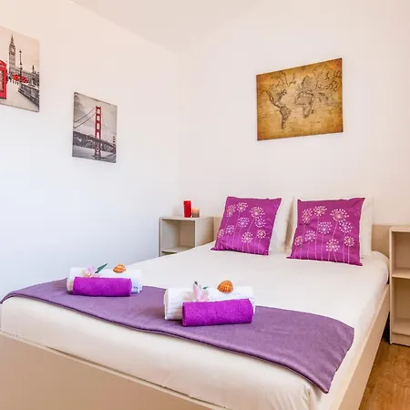 Villa In Albufeira Near Praia D'Oura Beach
